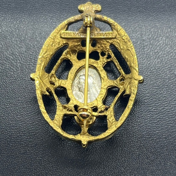 Vatican Library Collection religious Jesus Cross gold tone brooch pin rhinestone - Picture 8 of 13